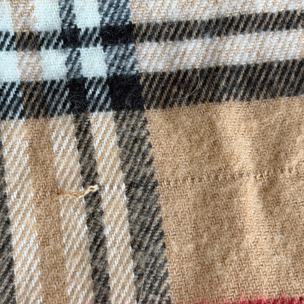 Burberry Tan and Red Checkered classic scarf - Picture 5 of 9